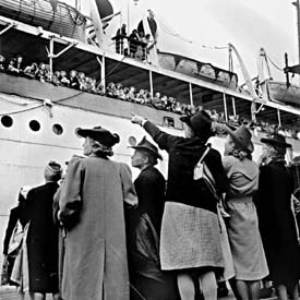 Vierhonderd Nederlandse vrouwen reisden in 1946 de Canadese soldaten achterna die ze na de bevrijding hadden leren kennen.