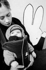 De baby van Mariken Bokeloh (35) uit Utrecht stond acht maanden voor de geboorte op de wachtlijst voor een kinderdagverblijf. Zij wacht nog steeds (Foto: Joyce van Belkom).