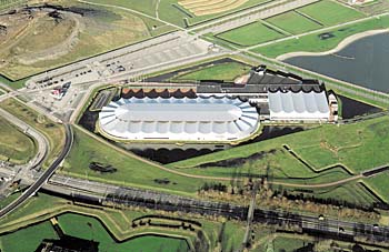 Luchtfoto van het sportcomplex van Karelse van der Meer in Kardinge. (Foto Aerophoto Eelde)