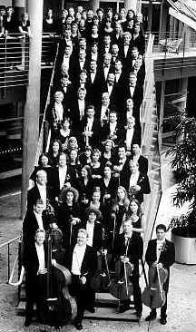 Studenten op de trappen van de Bachakademie (Foto: A.T. Schaefer